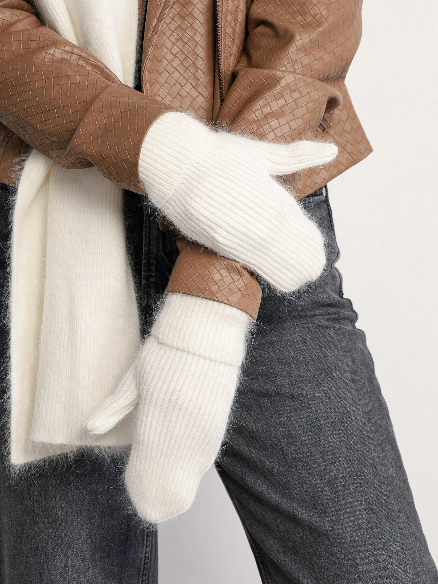 Варежки вязаные с отворотом в ассортименте